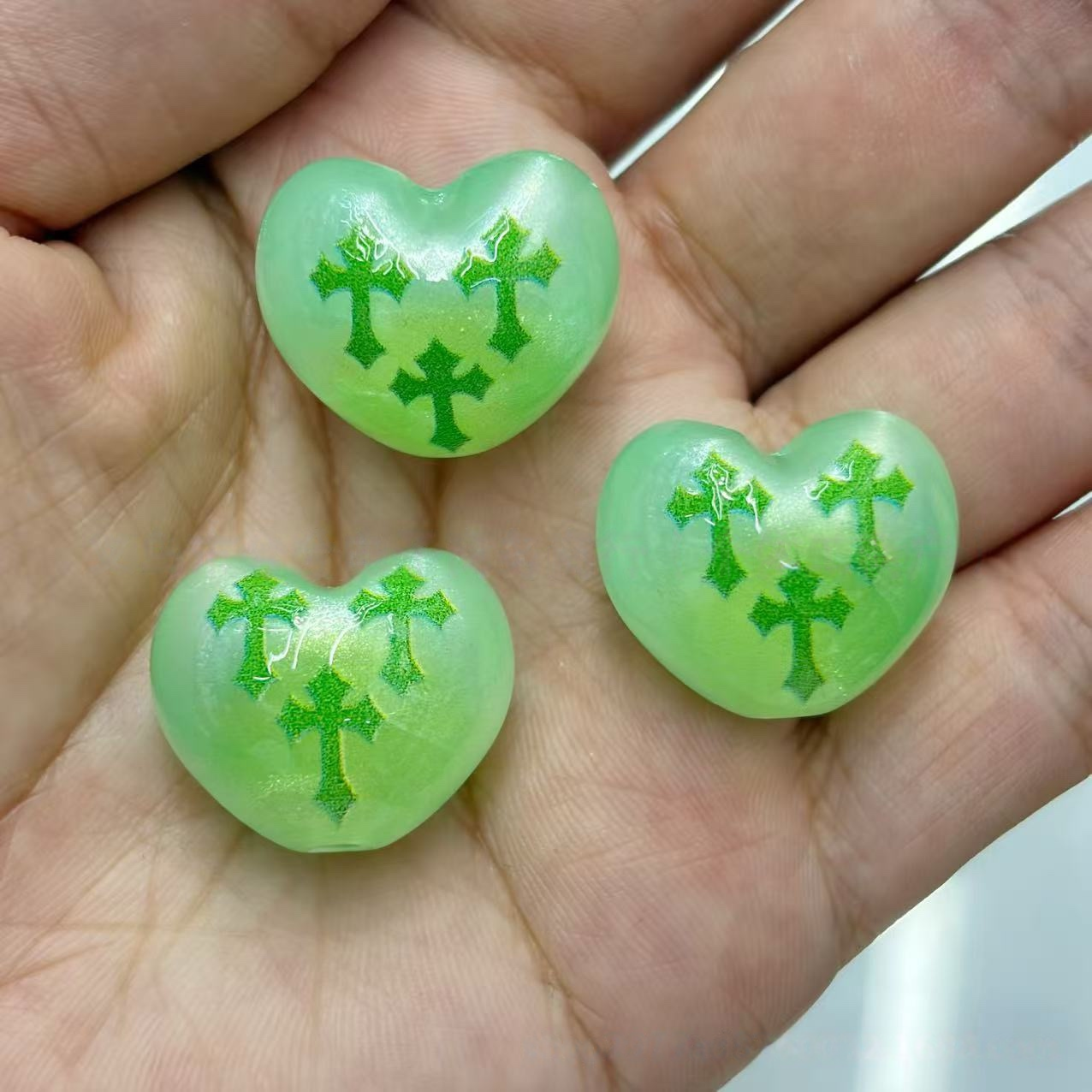 22mm 200 shiny chubby heart-shaped cross-straight-hole beads for DIY jewelry, phone chains, beaded pens, keychains, bag chains, and other accessories